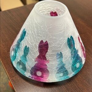 Yankee Candle Frosted Glass Candle Topper with Teal and Magenta Bunnies